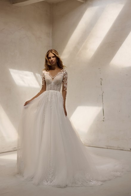 https://www.sposa-lia.com/images/stories/virtuemart/product/per-in white-012-ashley-02.jpg